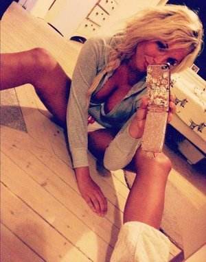 Local profile photo of Dana, 30, in Illinois