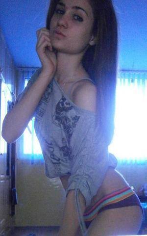 Tracey, 20 from Massachusetts | Older Men and Younger Women Dating