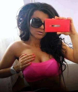 Lora (18) in Virginia | Casual Dating with Older Men