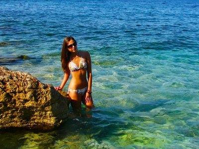 Yvonne, 21 in Florida | Younger Adult Woman, Older Men
