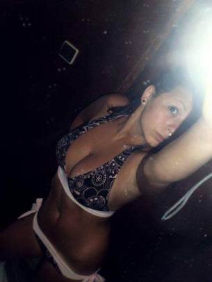 Adult dating profile photo of Deanna (23) in Hawaii