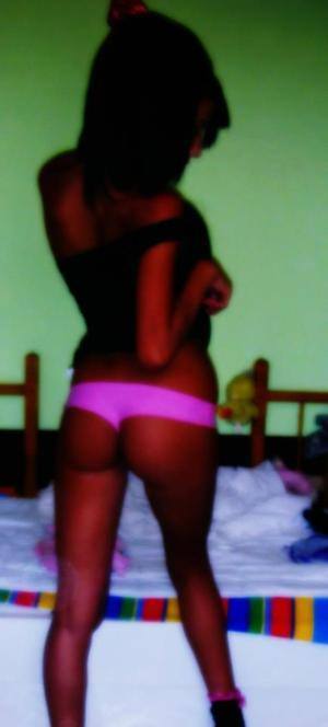 Camille (28) in Alberta | No-Strings Adult Dating