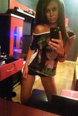 Meet local singles like Selina from Oregon who want to fuck tonight