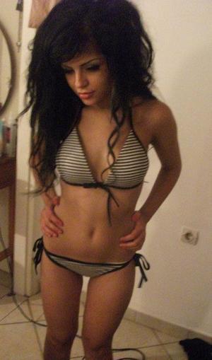 Voncile from South Ozone Park, New York is looking for adult webcam chat