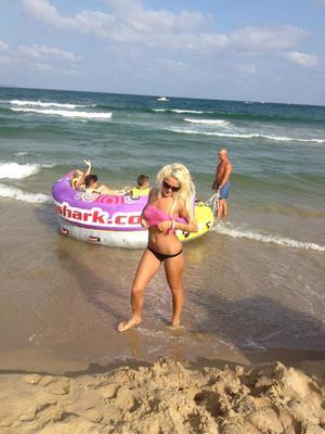 Adriana from Illinois is the best local fuck buddy you can ever find