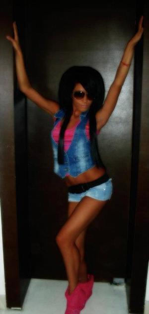 Meet local singles like Sanaa from Iowa who want to fuck tonight