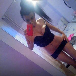 Dominica from Perry, Utah is looking for adult webcam chat