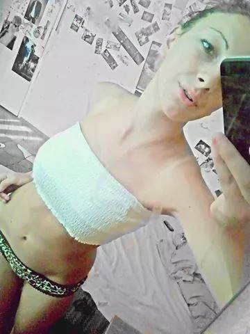 September from Grandview Plaza, Kansas is looking for adult webcam chat