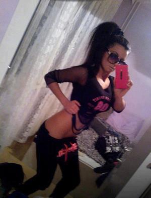 Adah from Birchwood, Wisconsin is looking for adult webcam chat