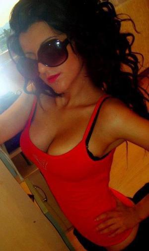 Ivelisse from Milford, Missouri is looking for adult webcam chat