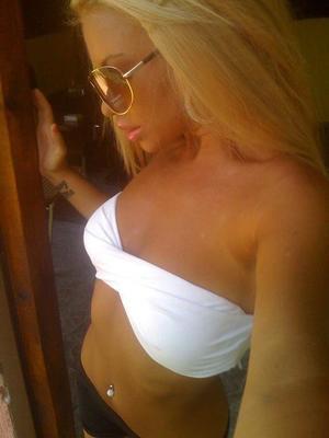 Charleen from Grandview Plaza, Kansas is looking for adult webcam chat