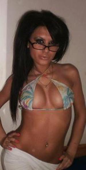 Looking for local cheaters? Take Shelley from Quebec home with you