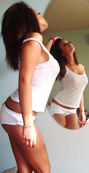 Gretchen from Montgomery Village, Maryland is looking for adult webcam chat