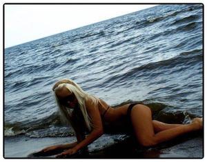 Meet local singles like Alessandra from Texas who want to fuck tonight