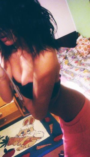 Jacklyn from Toronto, Kansas is looking for adult webcam chat