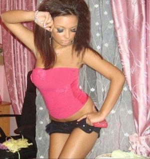 Rosalinda from Maunaloa, Hawaii is looking for adult webcam chat