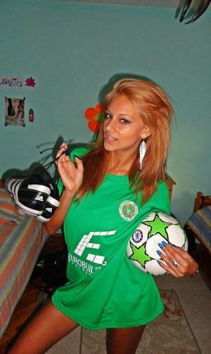 Shelly from Kentucky is looking for adult webcam chat