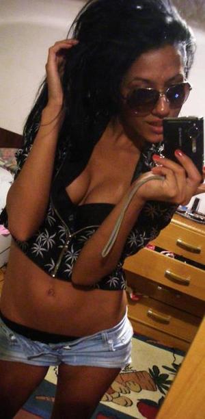 Johanna from Ontario is interested in nsa sex with a nice, young man