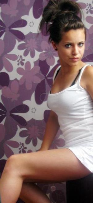 Roselee from Tusayan, Arizona is looking for adult webcam chat