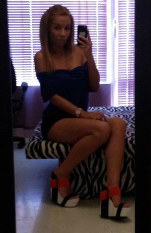 Leonarda from Robertsville, Missouri is looking for adult webcam chat