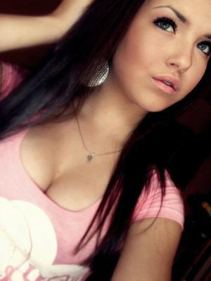 Corazon from Graham, North Carolina is looking for adult webcam chat
